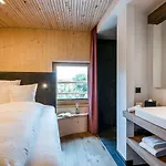 Werdenfelserei Hotel 4*